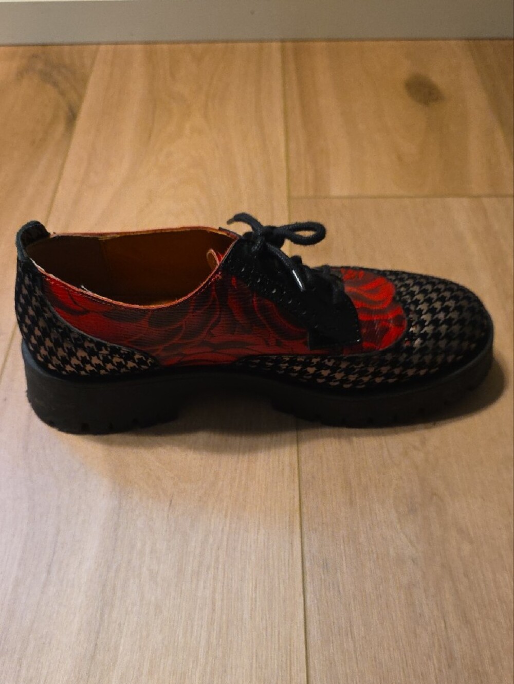Red Rose Pattern Lace-Up Women's Oxford Boots - Picture 8 of 11